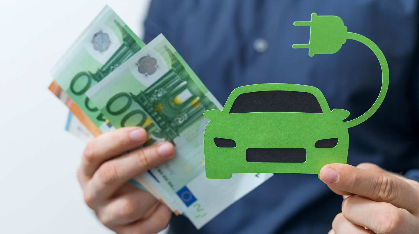 Graphique comparatif montrant l'évolution des coûts cumulés sur 10 ans entre véhicule électrique et thermique avec point de rentabilité